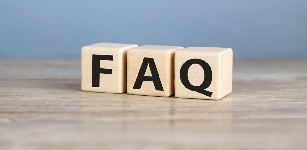 説明する歯科医師